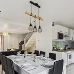 Chic Friendly And Spacious House Lägenhet Meaux