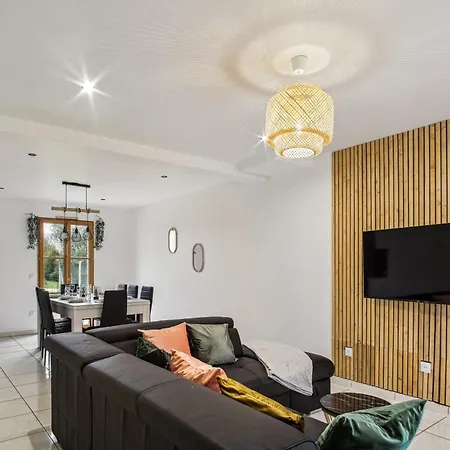 Chic Friendly And Spacious House