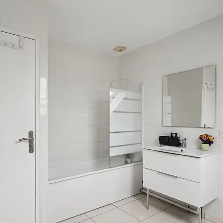 Chic Friendly And Spacious House Apartment *