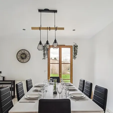 Chic Friendly And Spacious House *