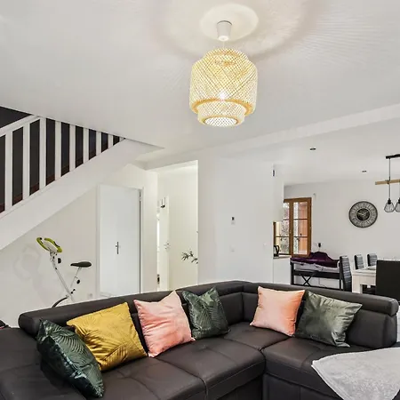 Apartment Chic Friendly And Spacious House Meaux