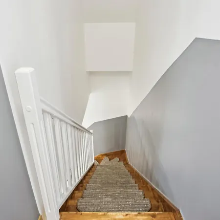 Chic Friendly And Spacious House Apartment
