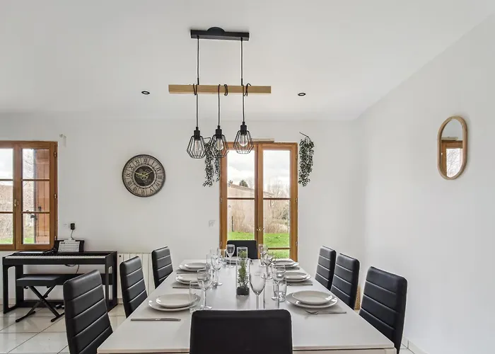 Chic Friendly And Spacious House *