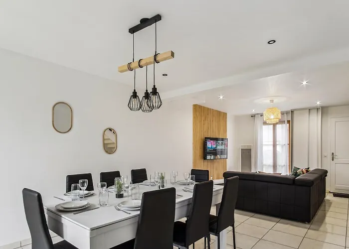 Chic Friendly And Spacious House Meaux